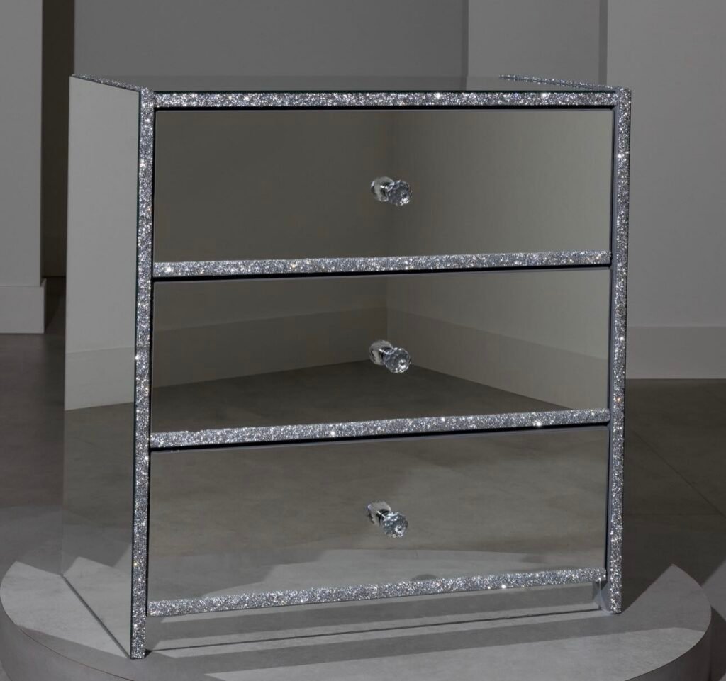 STAR 3-Drawer Nightstand